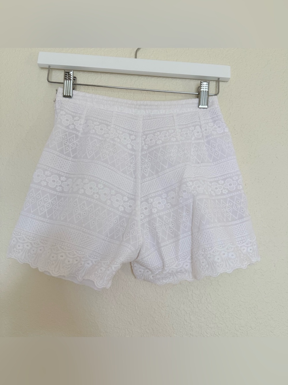 White Eyelet Lace Scalloped Shorts Sz S